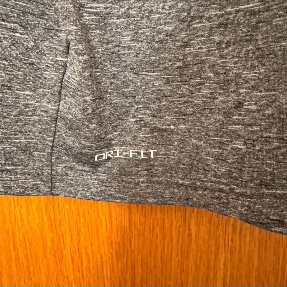 Men's Nike Dri-FIT UPF 40+ Hydroguard
Short Sleeve Swim Tee in grey heather. - Picture 4 of 6